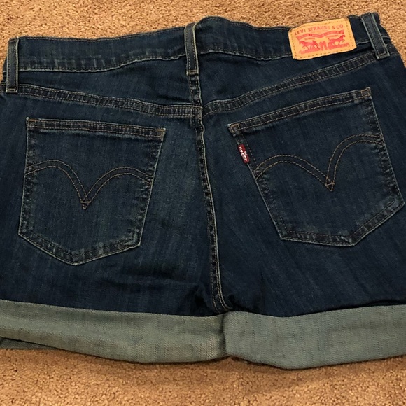 Levi’s Dark Wash Denim Shorts - Picture 3 of 5